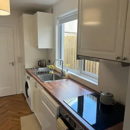 Hébergement de vacances Original 1920s Center House Fully Renovated *